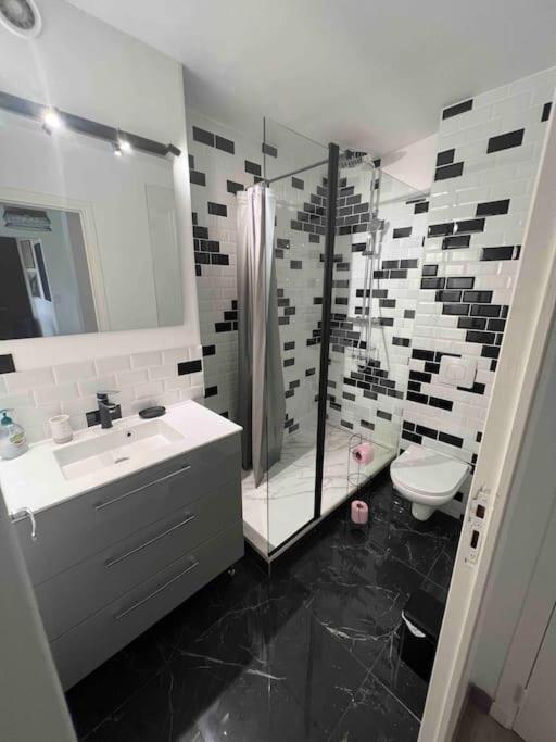Superbe Appart+Parking Pau- Place Verdun Екстериор снимка